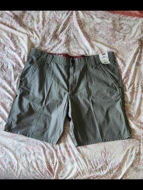 Wrangler Men's Olive Gray Flat Front Shorts